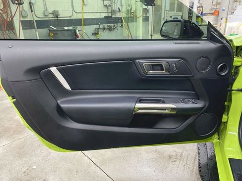 Used 2020 Ford Mustang Shelby GT500 w/ Technology Package image 21