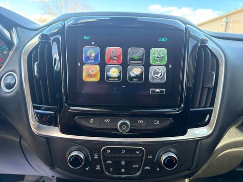 Used 2018 Chevrolet Traverse LT FWD image 46