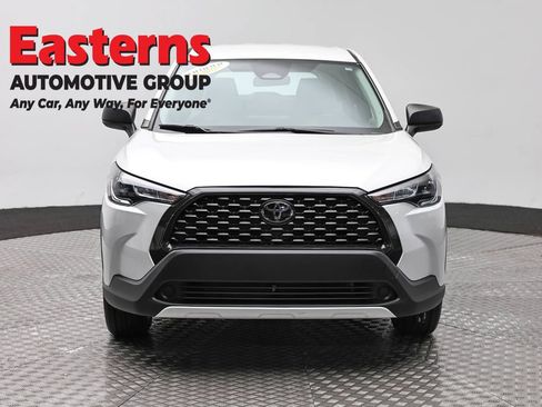 Used 2023 Toyota Corolla Cross L AWD/4WD image 2