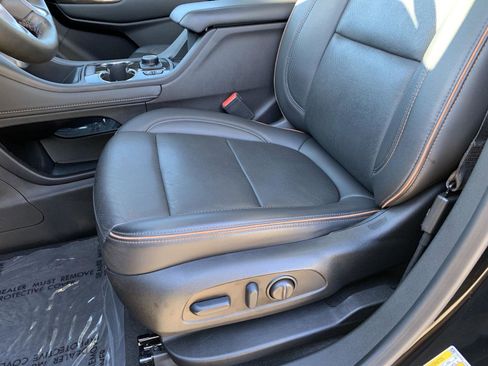 Used 2023 GMC Acadia AT4 w/ Technology Package image 16