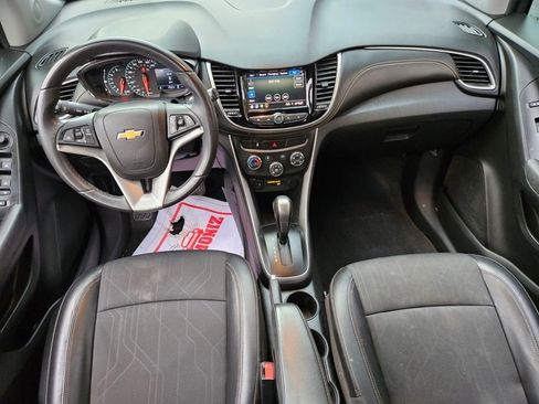 Used 2020 Chevrolet Trax LT w/ LT Convenience Package image 14