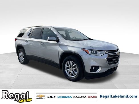Used 2020 Chevrolet Traverse LT image 2