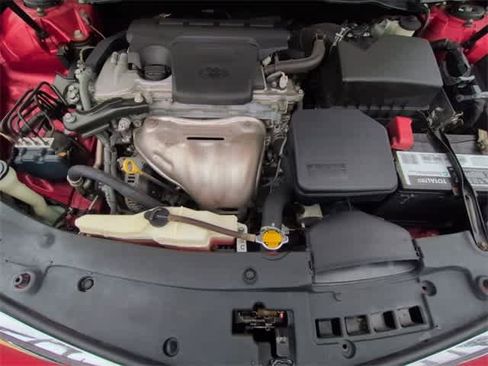 Used 2014 Toyota Camry L image 15