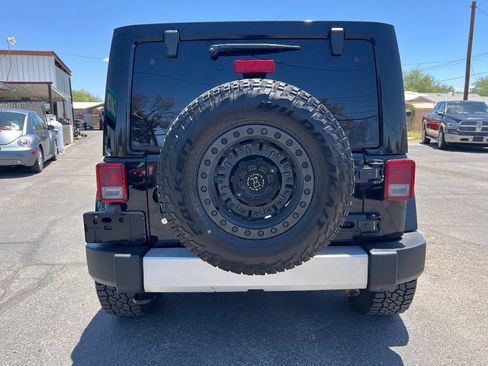 Used 2015 Jeep Wrangler Unlimited Sahara w/ Connectivity Group AWD/4WD image 6