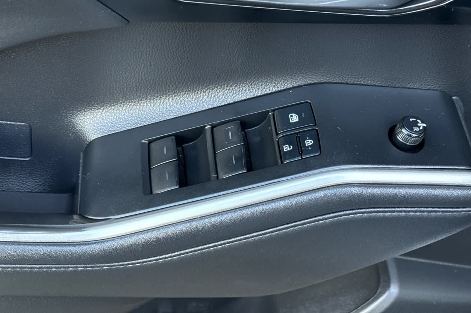 Used 2022 Toyota Highlander XLE AWD/4WD image 13