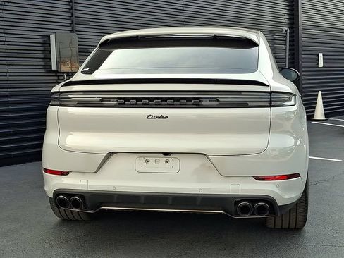 Certified 2025 Porsche Cayenne Turbo AWD/4WD image 6