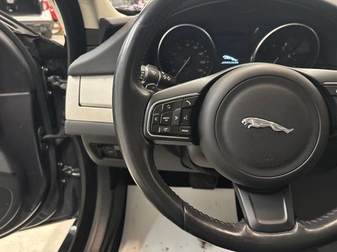 Used 2016 Jaguar XF Prestige AWD/4WD image 15