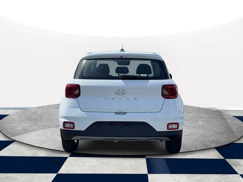 Used 2025 Hyundai Venue SE FWD image 5