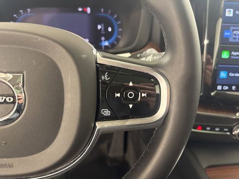 Used 2023 Volvo XC60 B5 Plus w/ Climate Package AWD/4WD image 2