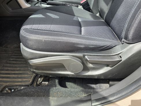 Used 2014 Subaru Forester 2.5i AWD/4WD image 17
