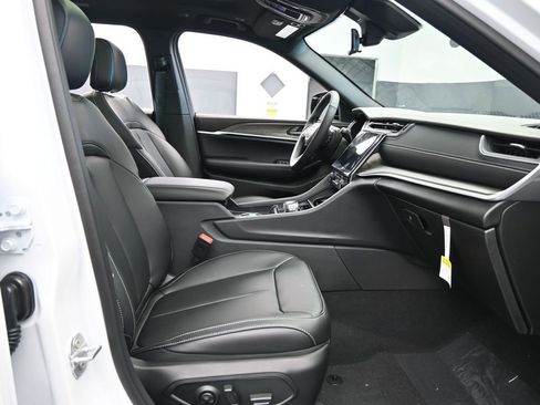 New 2025 Jeep Grand Cherokee L Limited image 44