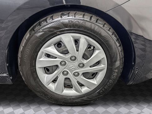 Used 2019 Hyundai Elantra SE w/ Cargo Package image 32