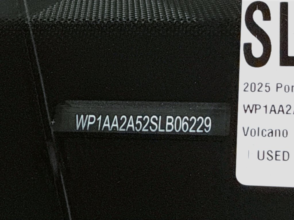 Certified 2025 Porsche Macan AWD/4WD image 31