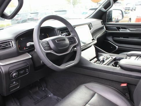 Used 2022 Jeep Wagoneer Series III image 3