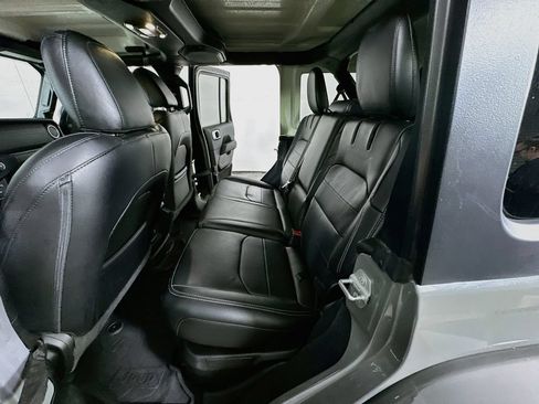Used 2022 Jeep Wrangler Unlimited Sahara AWD/4WD image 14