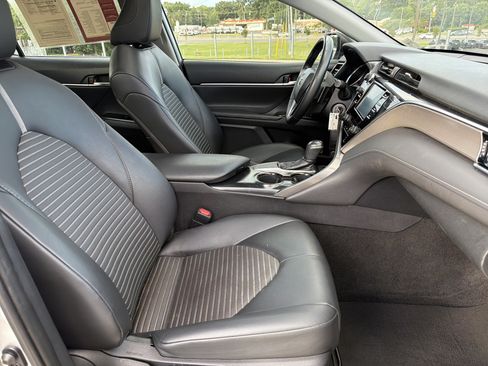 Used 2018 Toyota Camry SE w/ Moonroof Package FWD image 31