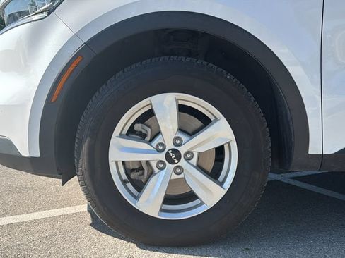 Used 2023 Kia Sorento LX AWD/4WD image 12