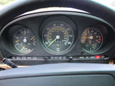 Used 1987 Mercedes-Benz 560 SL image 10
