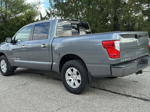 Used 2018 Nissan Titan SV w/ SV Convenience Package image 7