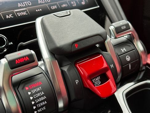 Used 2022 Lamborghini Urus image 26