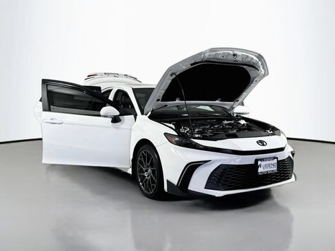 Used 2025 Toyota Camry SE AWD/4WD image 24