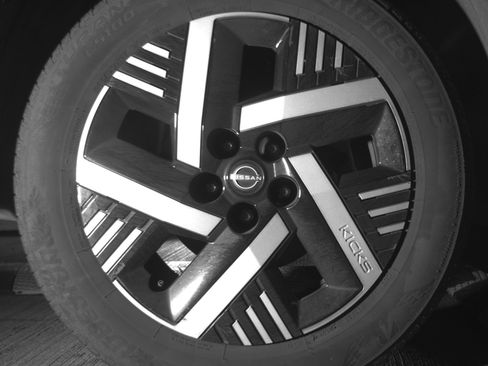 Used 2025 Nissan Kicks SV image 13