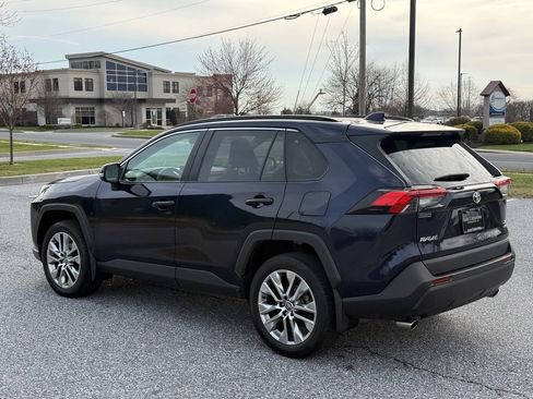 Used 2022 Toyota RAV4 XLE Premium image 5
