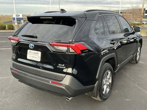 Used 2022 Toyota RAV4 XLE image 3