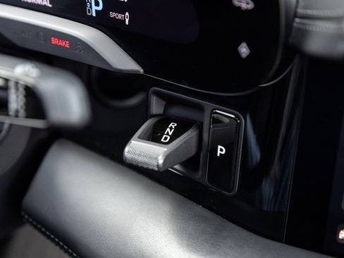 Used 2020 Porsche Taycan 4S image 18