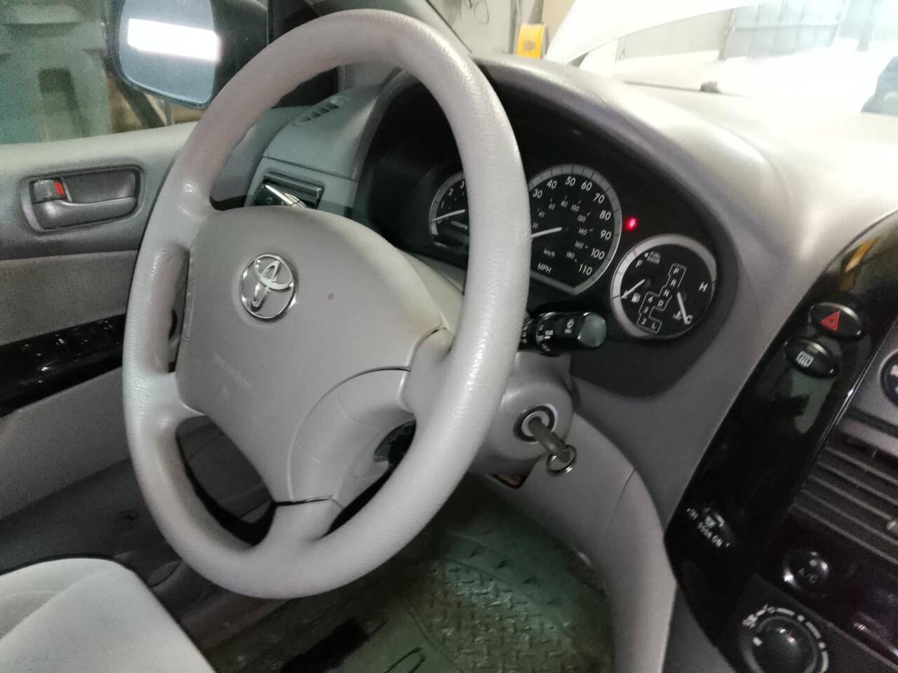 Used 2005 Toyota Sienna FWD image 26