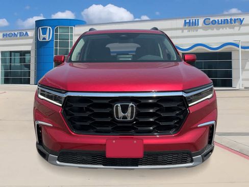 New 2025 Honda Pilot Touring image 8