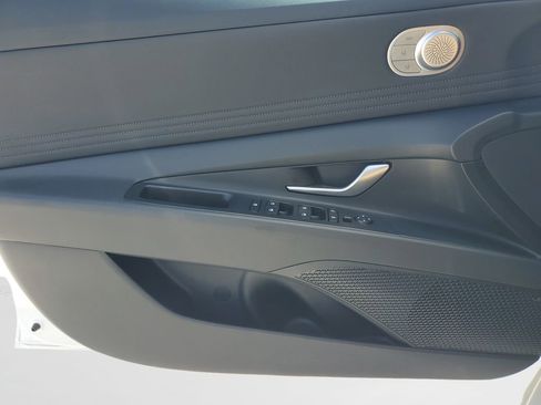 Used 2025 Hyundai Elantra Limited FWD image 20