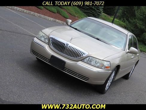 Used 2007 Lincoln Town Car Signature RWD image 17