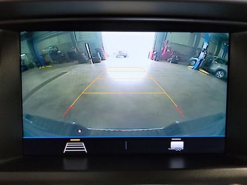 Used 2022 Chevrolet Colorado LT w/ Safety Package AWD/4WD image 3
