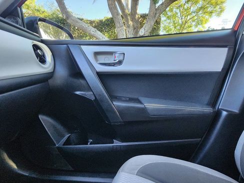 Used 2018 Toyota Corolla LE image 4