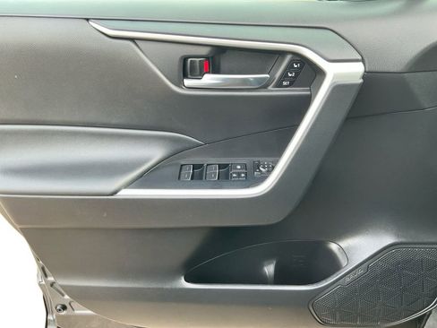 Used 2022 Toyota RAV4 XLE Premium image 22
