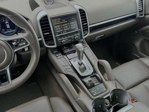 Used 2016 Porsche Cayenne image 19