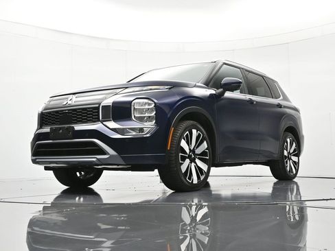 Used 2025 Mitsubishi Outlander SEL image 39