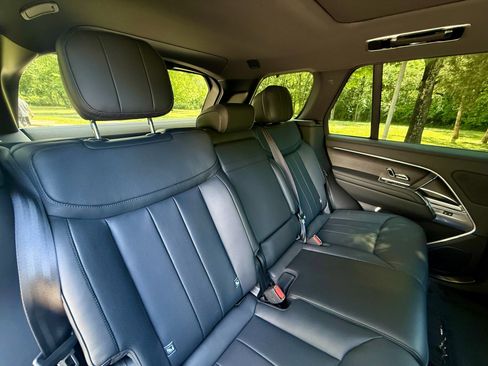 Used 2025 Land Rover Range Rover SE AWD/4WD image 25