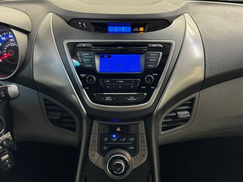 Used 2013 Hyundai Elantra GLS w/ Preferred Pkg image 16