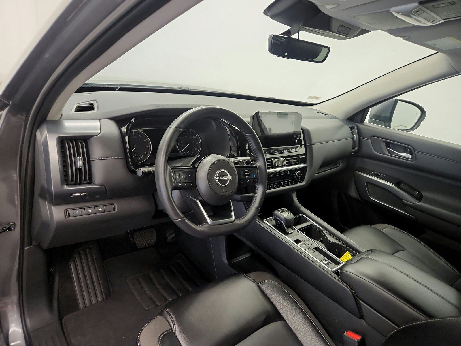 Used 2024 Nissan Pathfinder SL FWD image 18