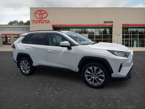 Certified 2021 Toyota RAV4 XLE Premium AWD/4WD image 3