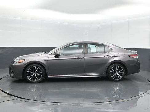 Used 2020 Toyota Camry SE FWD image 4