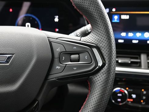 Used 2024 Chevrolet Trax RS w/ Sunroof Package image 47