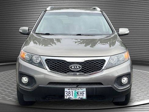 Used 2011 Kia Sorento 2WD w/ Convenience Pkg image 2
