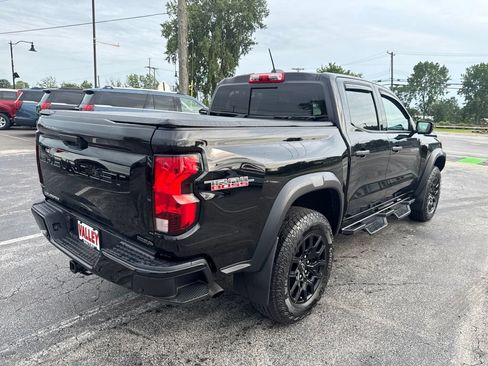 Used 2024 Chevrolet Colorado Trail Boss w/ Technology Package AWD/4WD image 9
