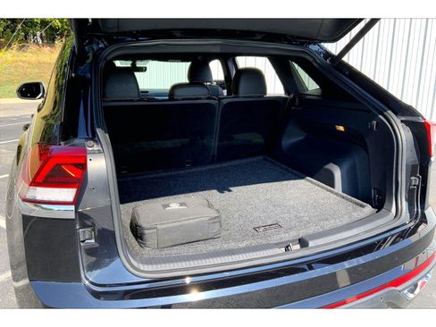 Used 2022 Volkswagen Atlas Cross Sport SE FWD image 26