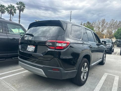 Used 2023 Honda Pilot EX-L image 3
