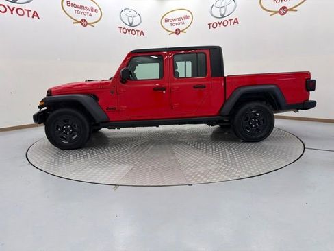 Used 2024 Jeep Gladiator Sport AWD/4WD image 5
