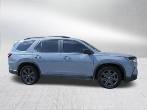 Used 2025 Honda Pilot Sport image 2